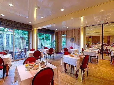 Logis Hotel Du Chateau Combourg